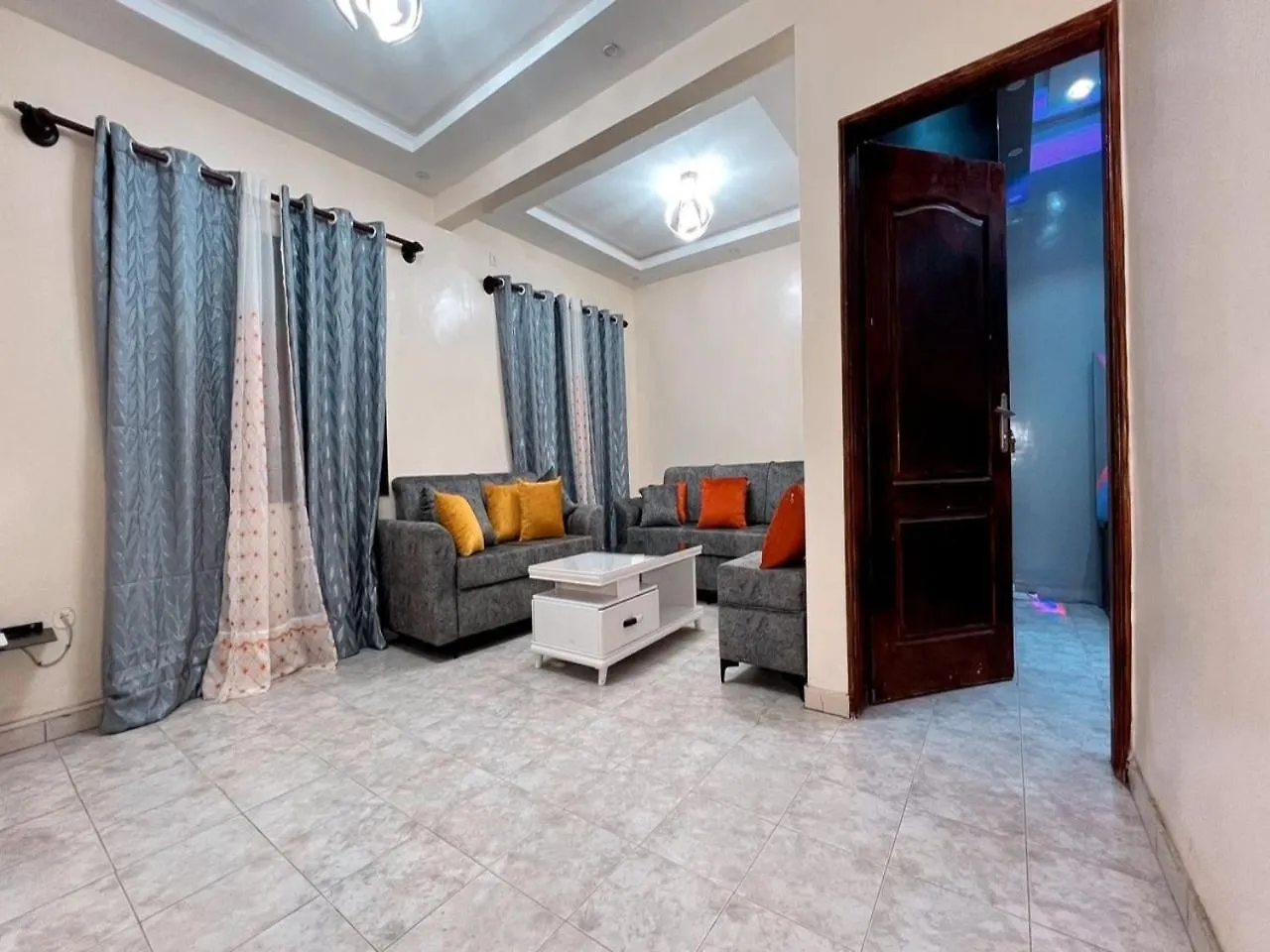 Paradise Dakar 0*,